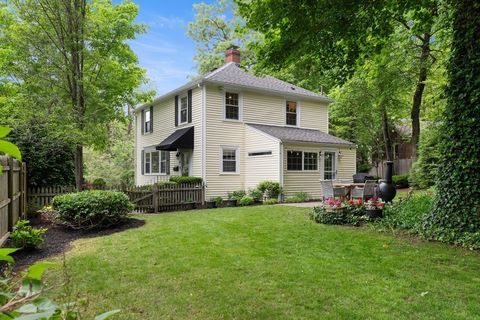 74 Curve St Wellesley MA 02482