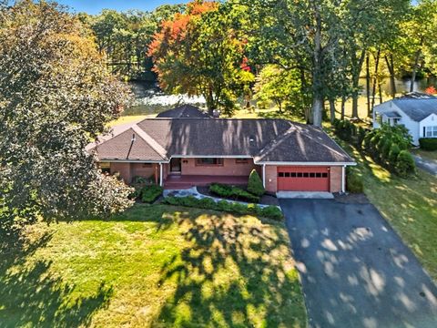 73 Silver Lake Dr Agawam MA 01001