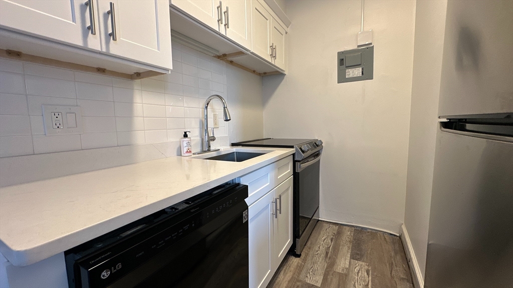 Springfield, Massachusetts 01103, United States, 2 Bedrooms Bedrooms, ,2 BathroomsBathrooms,Residential,Active,218501