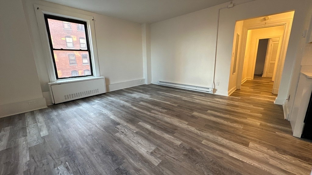 Springfield, Massachusetts 01103, United States, 2 Bedrooms Bedrooms, ,2 BathroomsBathrooms,Residential,Active,218501