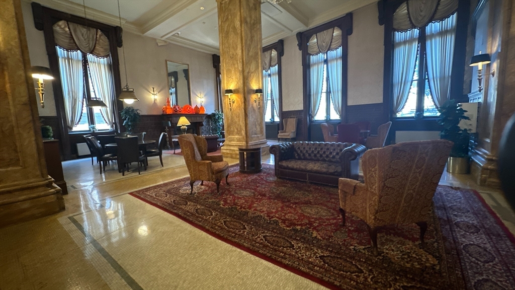 Springfield, Massachusetts 01103, United States, 2 Bedrooms Bedrooms, ,2 BathroomsBathrooms,Residential,Active,218501