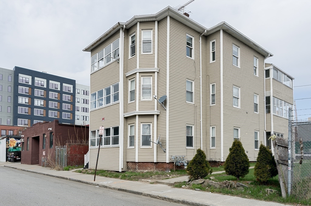 8 Pond St