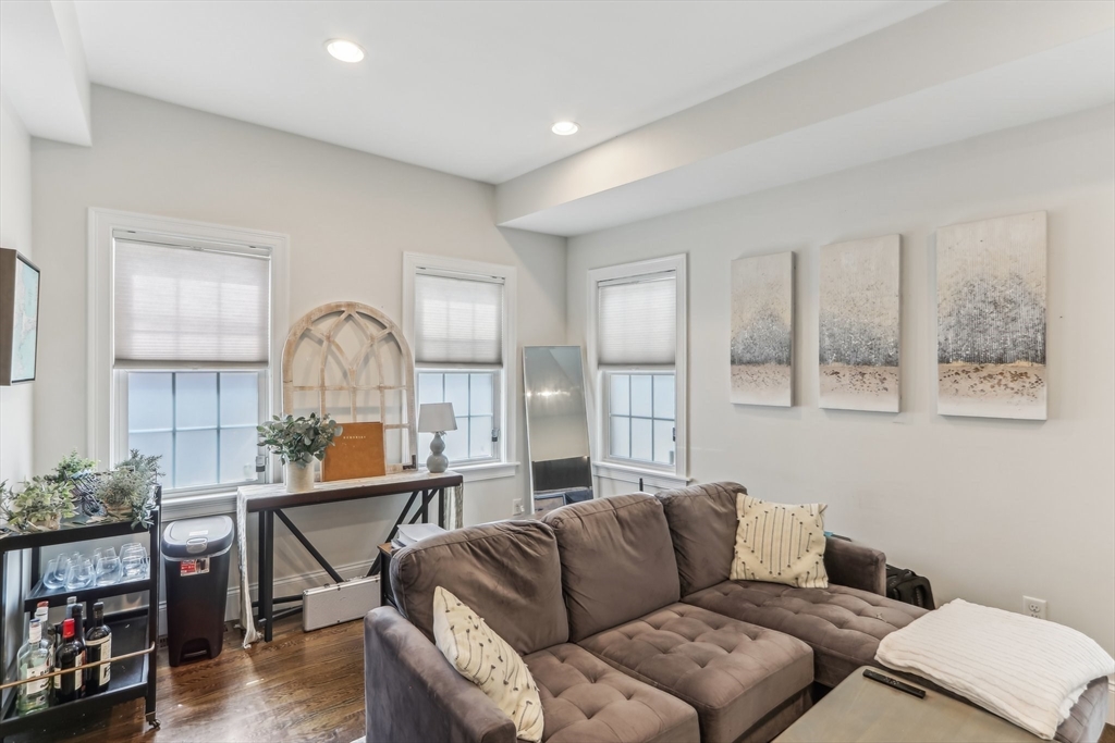 200 W 8th St 1
