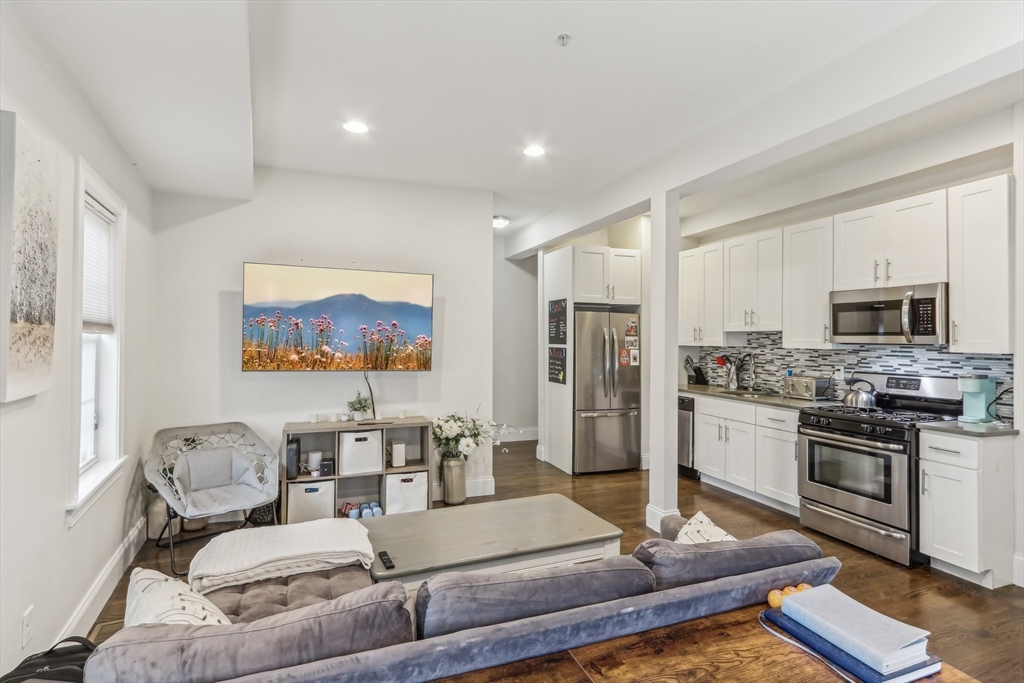 200 W 8th St 1