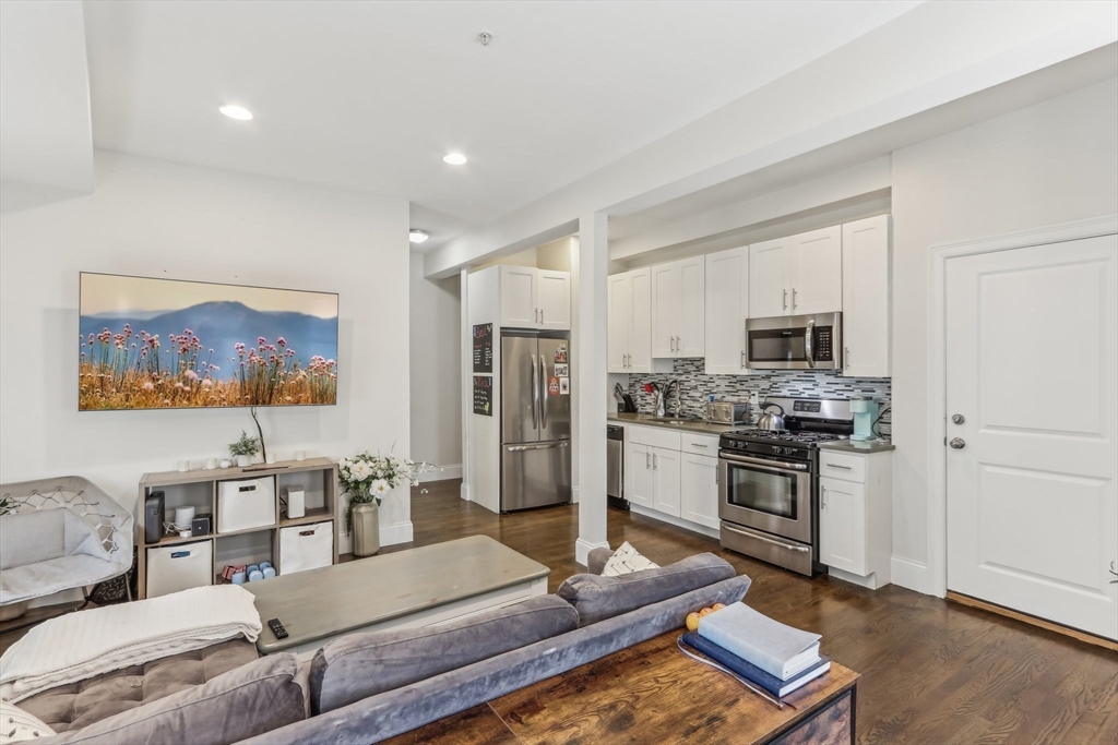200 W 8th St 1