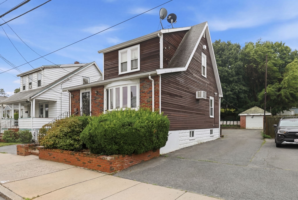 80 Clarence St