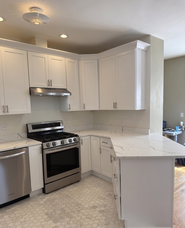 118 Trowbridge St 6