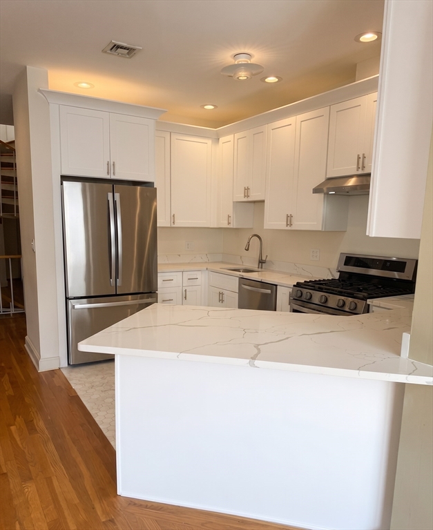 118 Trowbridge St 6