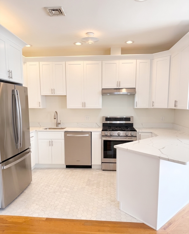 118 Trowbridge St 6