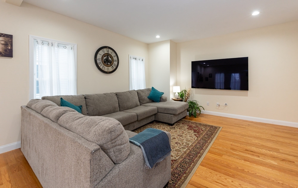 212 Crownshield Avenue 212