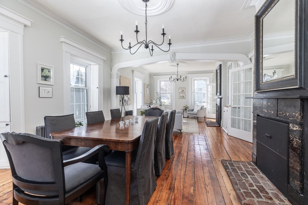 27 Saint James St