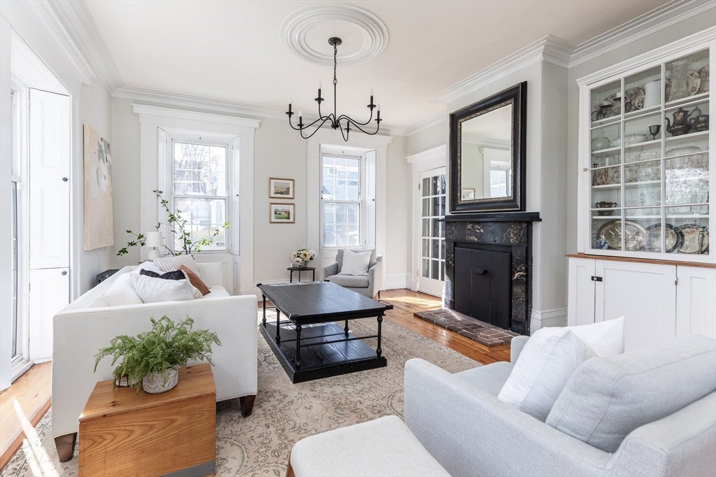27 Saint James St