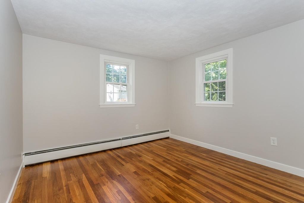 Foxboro, Massachusetts 02035, United States, 3 Bedrooms Bedrooms, ,2 BathroomsBathrooms,Residential,Contingent,211850