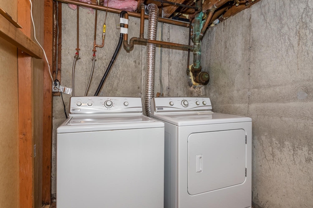 Foxboro, Massachusetts 02035, United States, 3 Bedrooms Bedrooms, ,2 BathroomsBathrooms,Residential,Contingent,211850