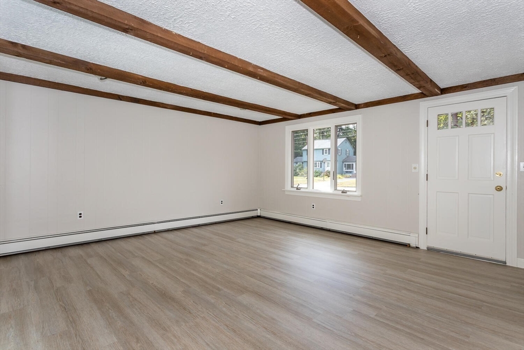 Foxboro, Massachusetts 02035, United States, 3 Bedrooms Bedrooms, ,2 BathroomsBathrooms,Residential,Contingent,211850