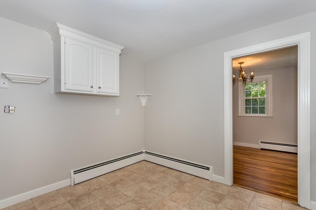 Foxboro, Massachusetts 02035, United States, 3 Bedrooms Bedrooms, ,2 BathroomsBathrooms,Residential,Contingent,211850