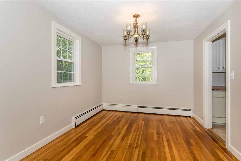 Foxboro, Massachusetts 02035, United States, 3 Bedrooms Bedrooms, ,2 BathroomsBathrooms,Residential,Contingent,211850