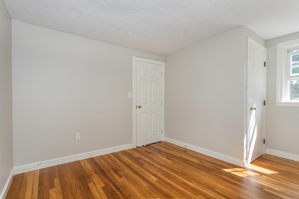 Foxboro, Massachusetts 02035, United States, 3 Bedrooms Bedrooms, ,2 BathroomsBathrooms,Residential,Contingent,211850