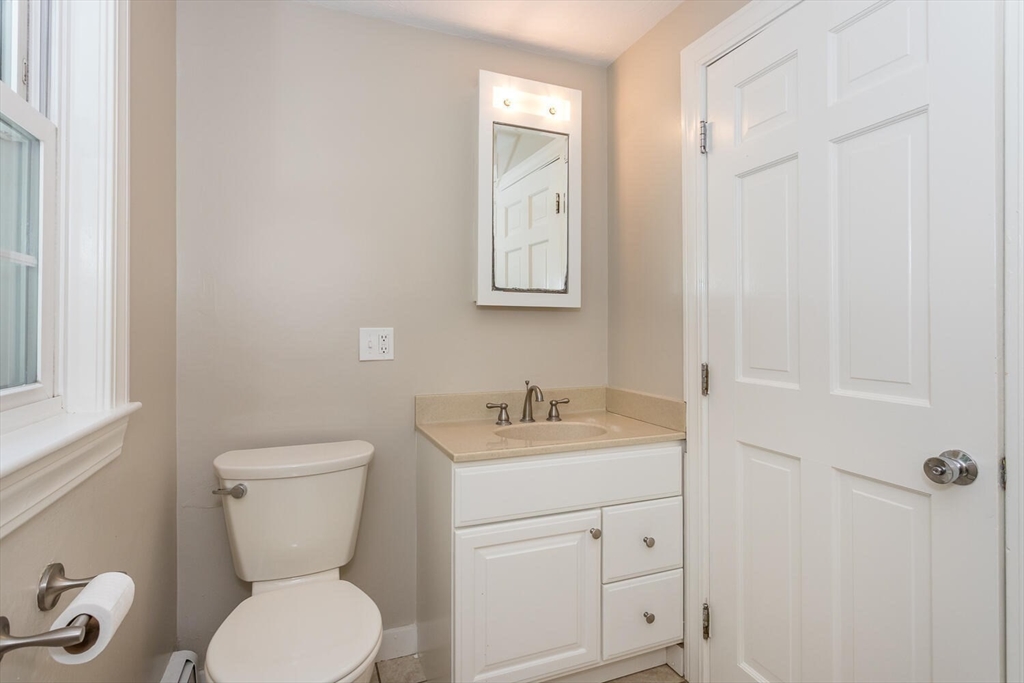 Foxboro, Massachusetts 02035, United States, 3 Bedrooms Bedrooms, ,2 BathroomsBathrooms,Residential,Contingent,211850