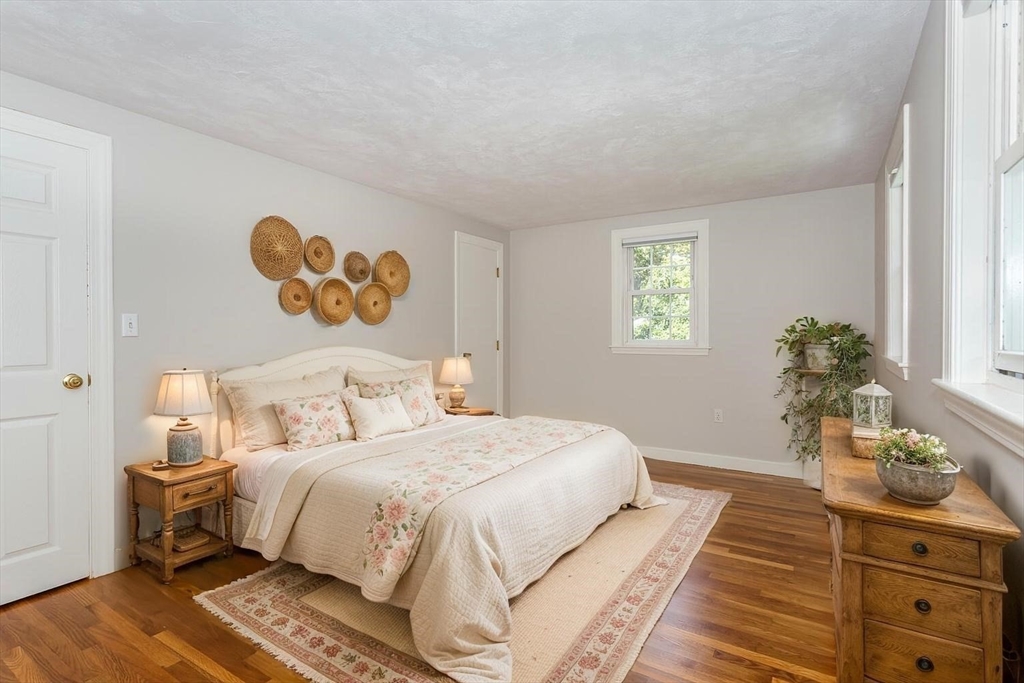 Foxboro, Massachusetts 02035, United States, 3 Bedrooms Bedrooms, ,2 BathroomsBathrooms,Residential,Contingent,211850