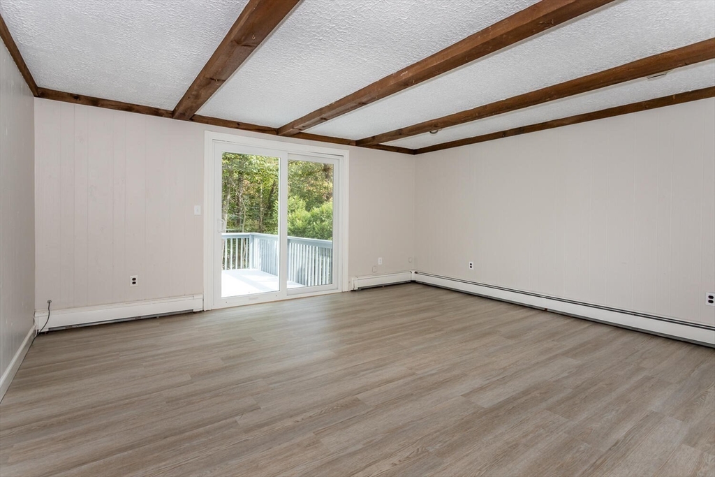 Foxboro, Massachusetts 02035, United States, 3 Bedrooms Bedrooms, ,2 BathroomsBathrooms,Residential,Contingent,211850