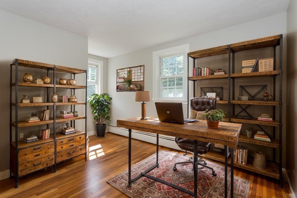 Foxboro, Massachusetts 02035, United States, 3 Bedrooms Bedrooms, ,2 BathroomsBathrooms,Residential,Contingent,211850