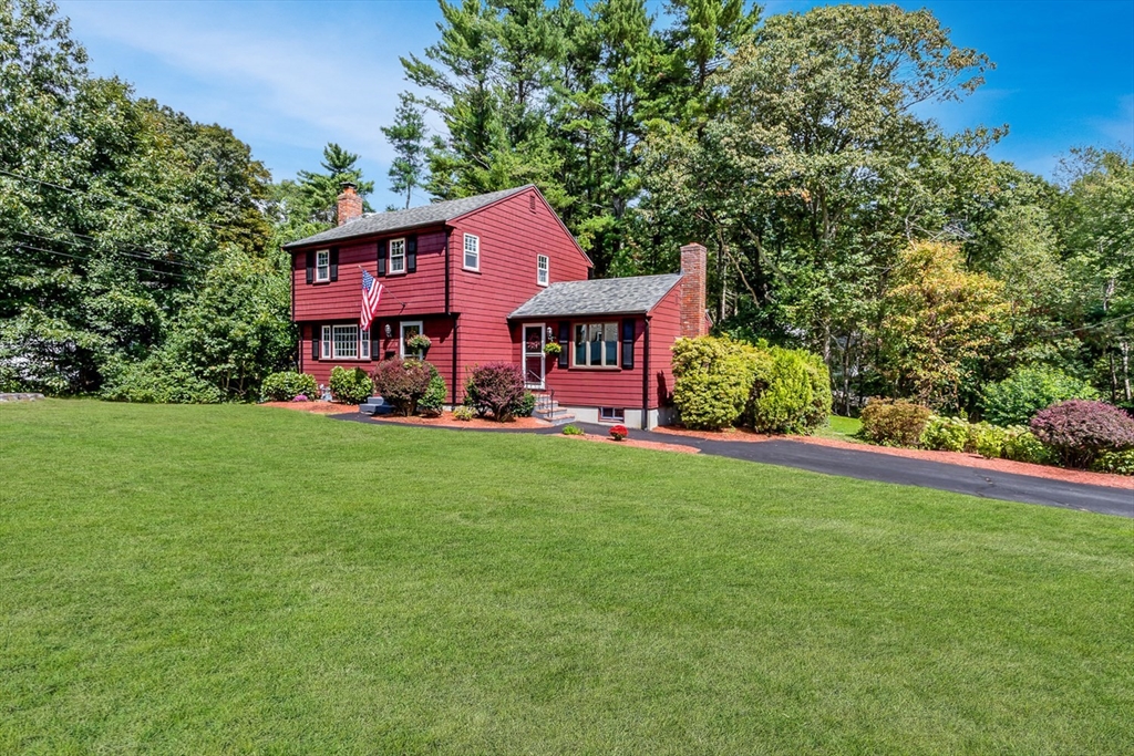 Foxboro, Massachusetts 02035, United States, 3 Bedrooms Bedrooms, ,2 BathroomsBathrooms,Residential,Contingent,211850