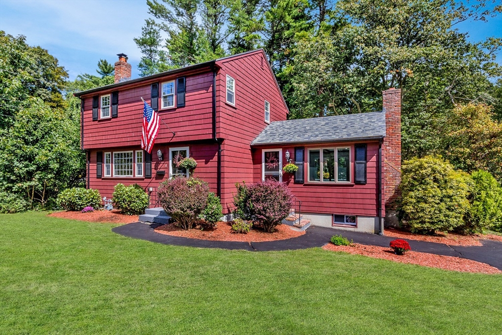 Foxboro, Massachusetts 02035, United States, 3 Bedrooms Bedrooms, ,2 BathroomsBathrooms,Residential,Contingent,211850