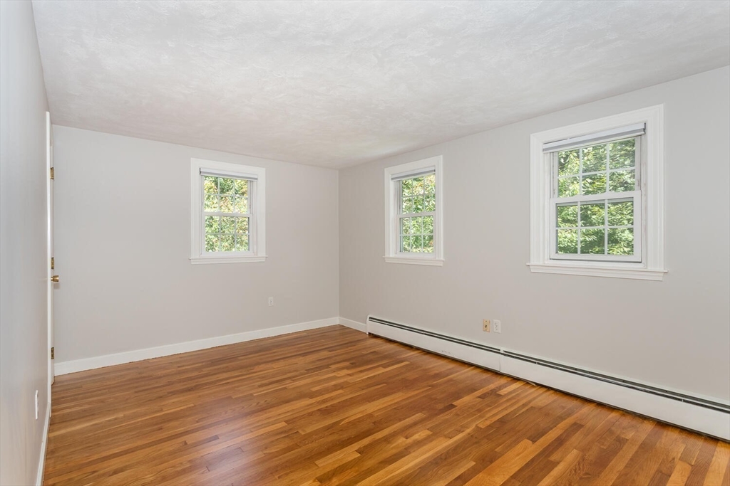 Foxboro, Massachusetts 02035, United States, 3 Bedrooms Bedrooms, ,2 BathroomsBathrooms,Residential,Contingent,211850