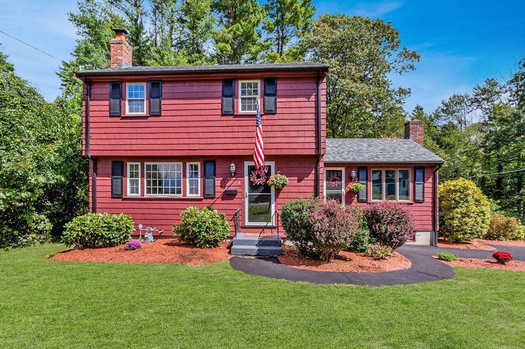 Foxboro, Massachusetts 02035, United States, 3 Bedrooms Bedrooms, ,2 BathroomsBathrooms,Residential,Contingent,211850