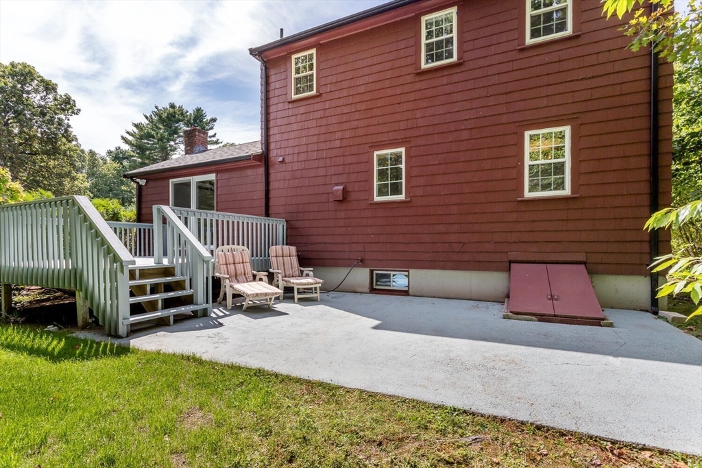 Foxboro, Massachusetts 02035, United States, 3 Bedrooms Bedrooms, ,2 BathroomsBathrooms,Residential,Contingent,211850