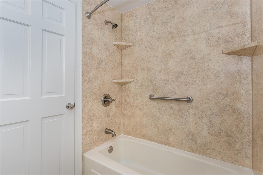 Foxboro, Massachusetts 02035, United States, 3 Bedrooms Bedrooms, ,2 BathroomsBathrooms,Residential,Contingent,211850