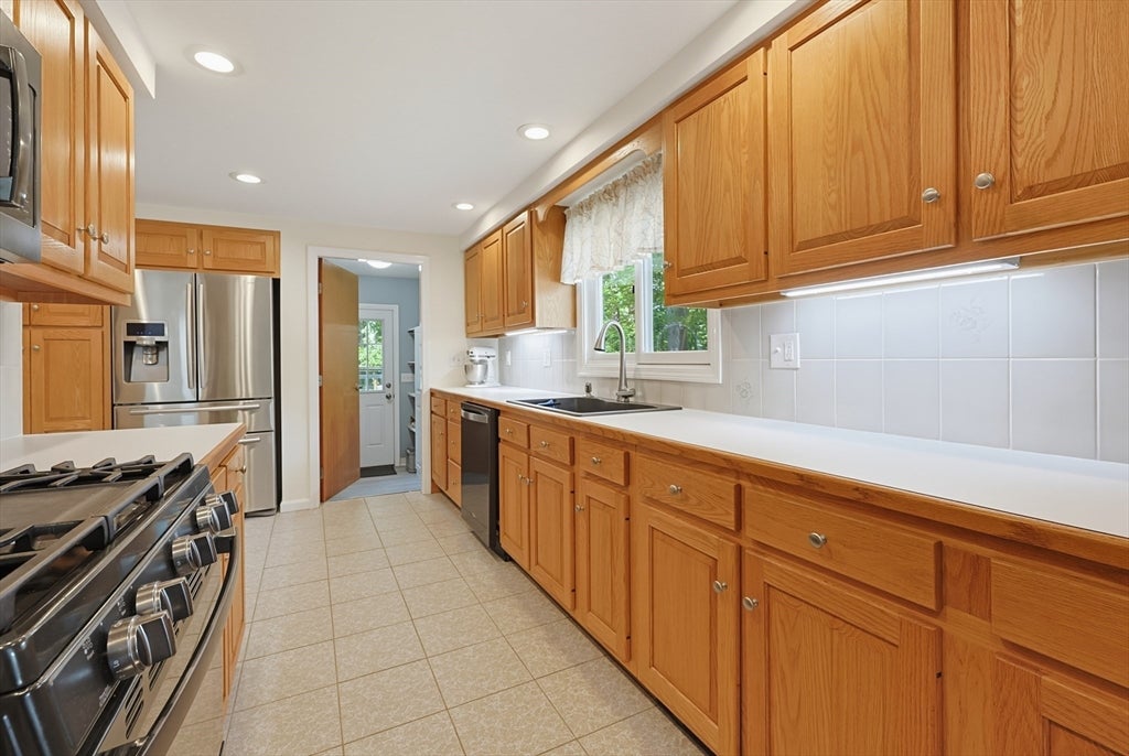 343 Central St, Foxboro, MA, 343 Central St, Foxboro, MA Photo #16