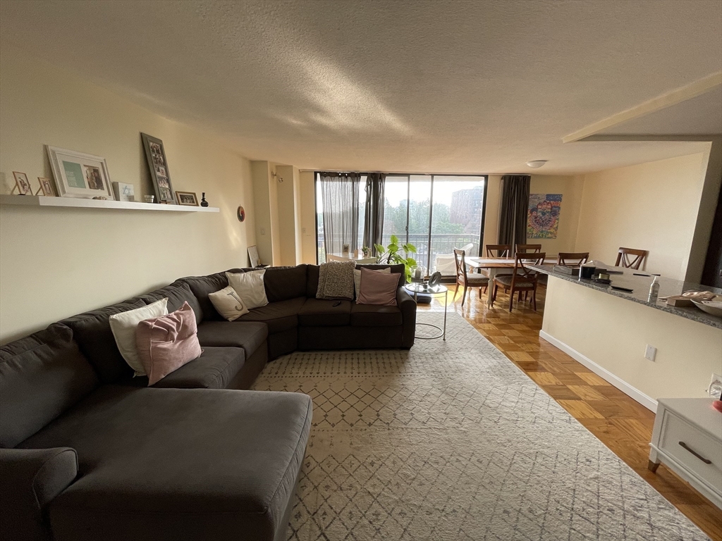 50 Longwood Ave 712