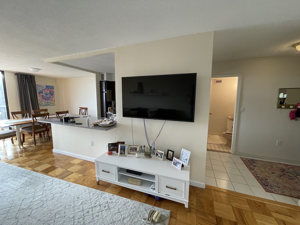 50 Longwood Ave 712