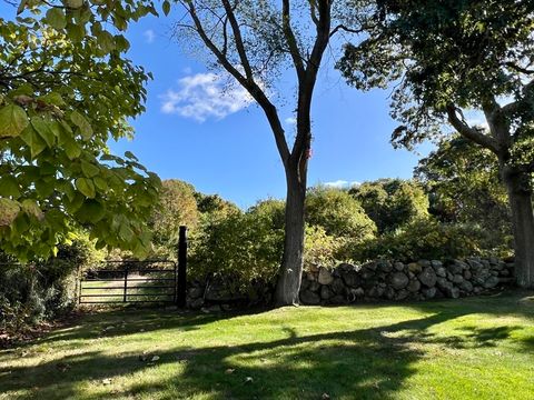 1580 Main Rd Westport MA 02790