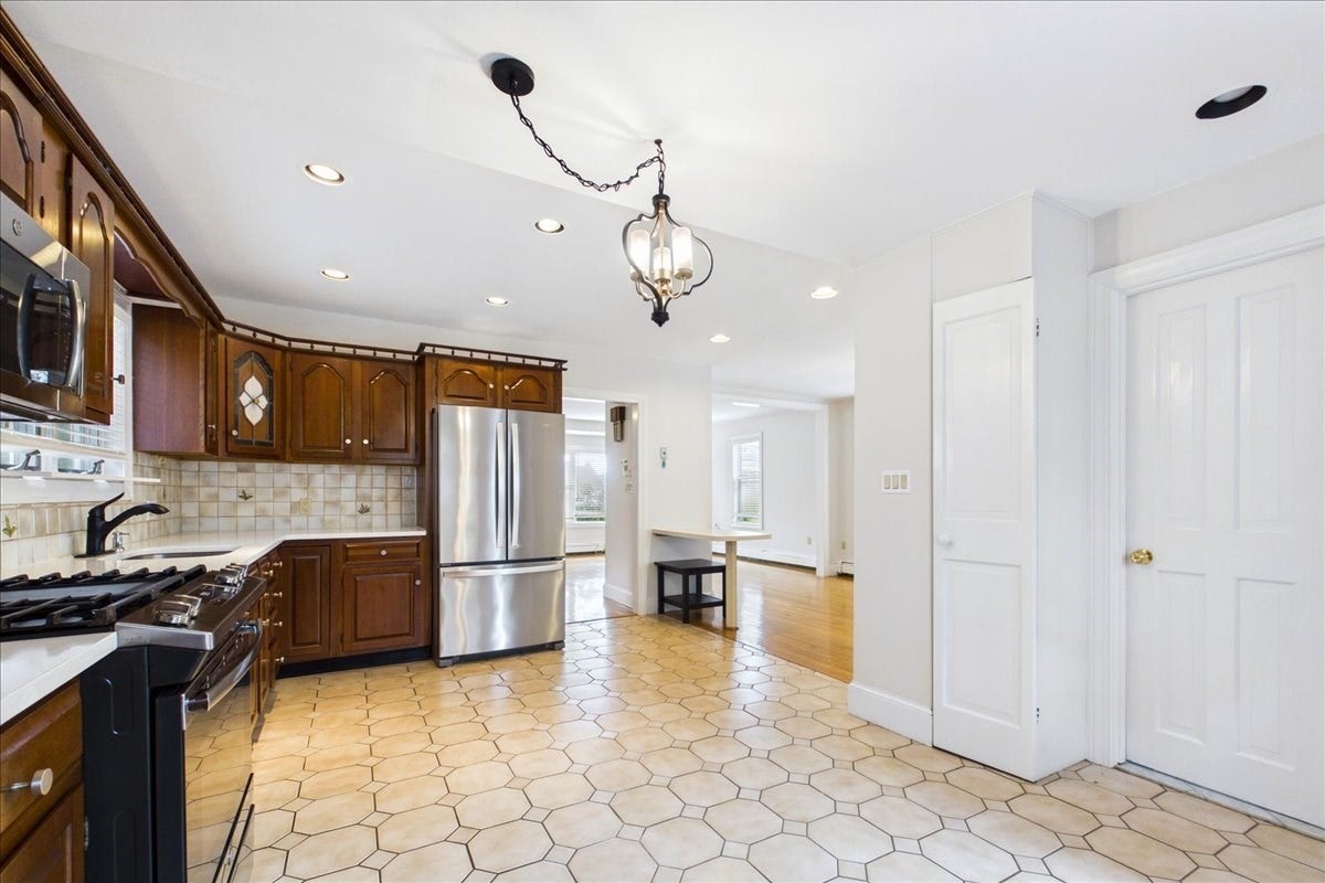 9 Granada Ave, Boston, MA Photo #18