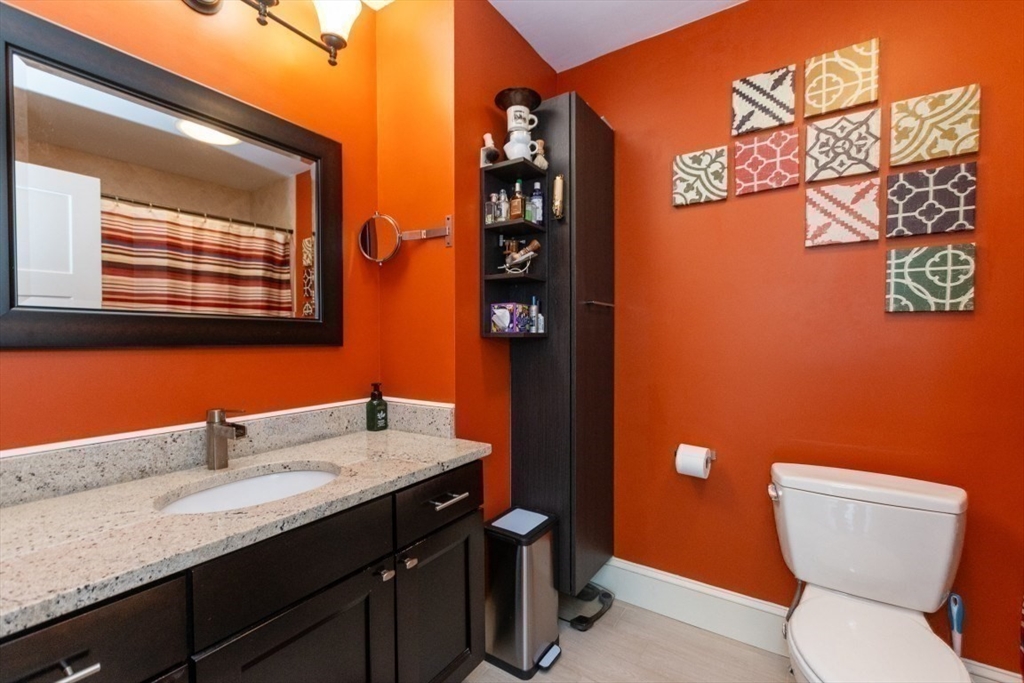 Waltham, Massachusetts 02453, United States, 3 Bedrooms Bedrooms, ,2 BathroomsBathrooms,Residential,Contingent,200045