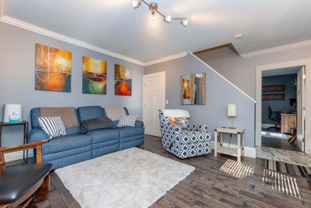 Waltham, Massachusetts 02453, United States, 3 Bedrooms Bedrooms, ,2 BathroomsBathrooms,Residential,Contingent,200045