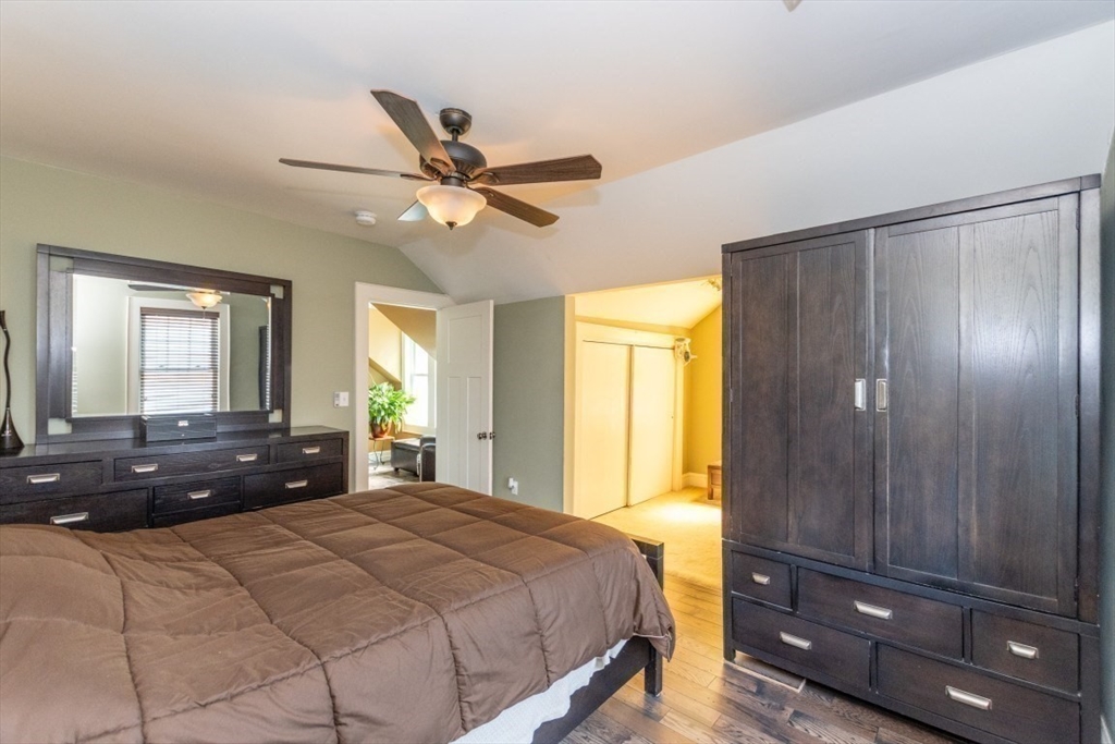 Waltham, Massachusetts 02453, United States, 3 Bedrooms Bedrooms, ,2 BathroomsBathrooms,Residential,Contingent,200045