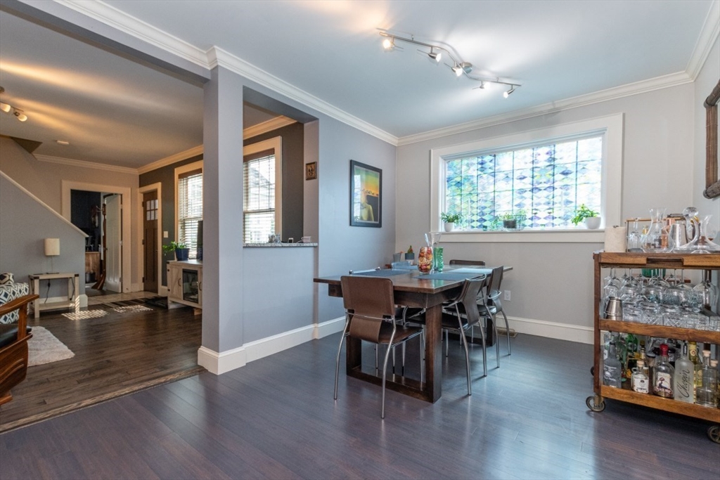 Waltham, Massachusetts 02453, United States, 3 Bedrooms Bedrooms, ,2 BathroomsBathrooms,Residential,Contingent,200045