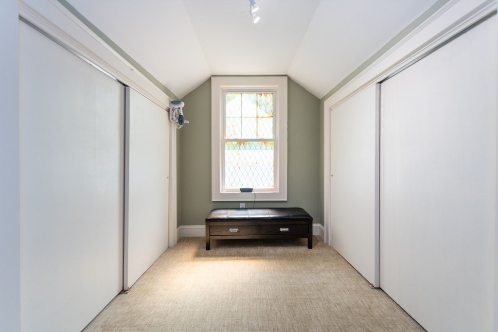 Waltham, Massachusetts 02453, United States, 3 Bedrooms Bedrooms, ,2 BathroomsBathrooms,Residential,Contingent,200045