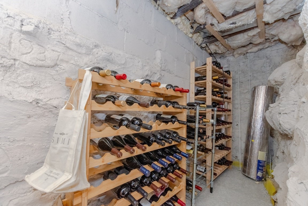 Waltham, Massachusetts 02453, United States, 3 Bedrooms Bedrooms, ,2 BathroomsBathrooms,Residential,Contingent,200045