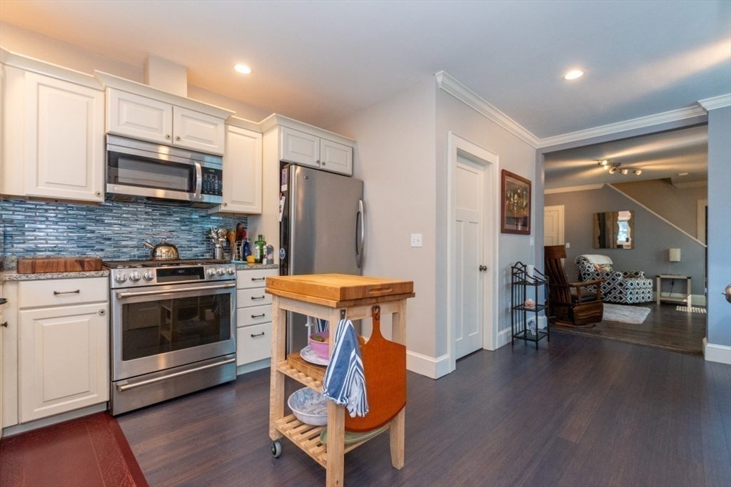 Waltham, Massachusetts 02453, United States, 3 Bedrooms Bedrooms, ,2 BathroomsBathrooms,Residential,Contingent,200045