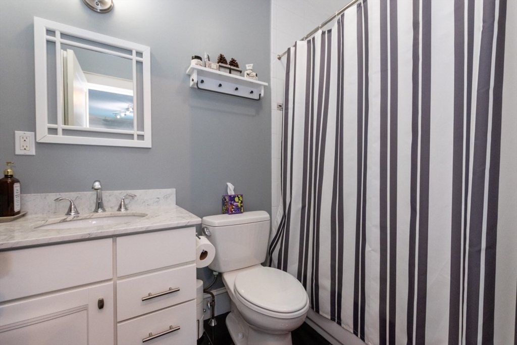 Waltham, Massachusetts 02453, United States, 3 Bedrooms Bedrooms, ,2 BathroomsBathrooms,Residential,Contingent,200045