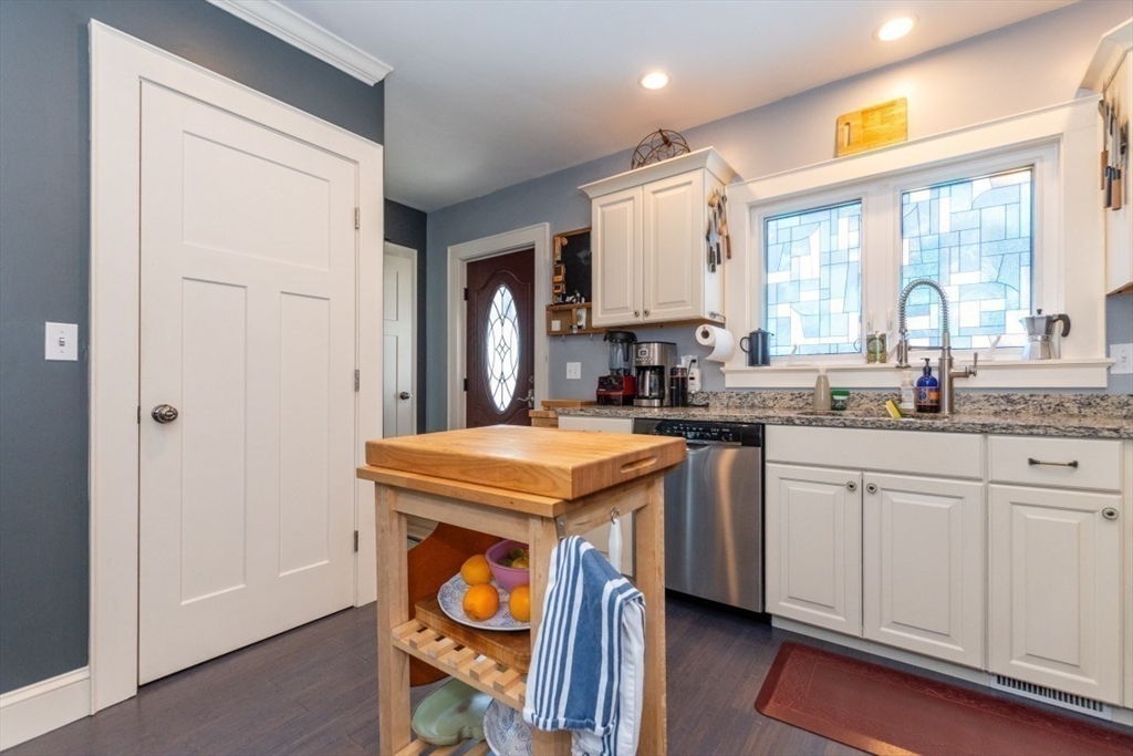 Waltham, Massachusetts 02453, United States, 3 Bedrooms Bedrooms, ,2 BathroomsBathrooms,Residential,Contingent,200045