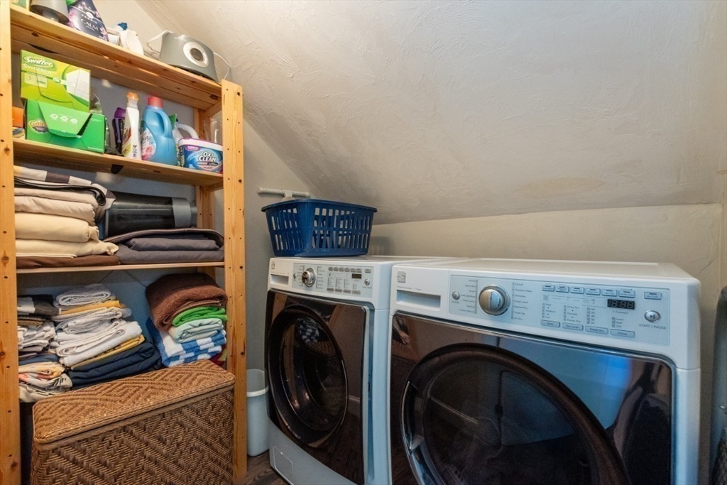 Waltham, Massachusetts 02453, United States, 3 Bedrooms Bedrooms, ,2 BathroomsBathrooms,Residential,Contingent,200045