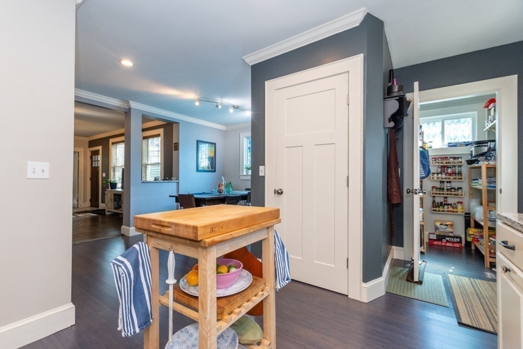 Waltham, Massachusetts 02453, United States, 3 Bedrooms Bedrooms, ,2 BathroomsBathrooms,Residential,Contingent,200045