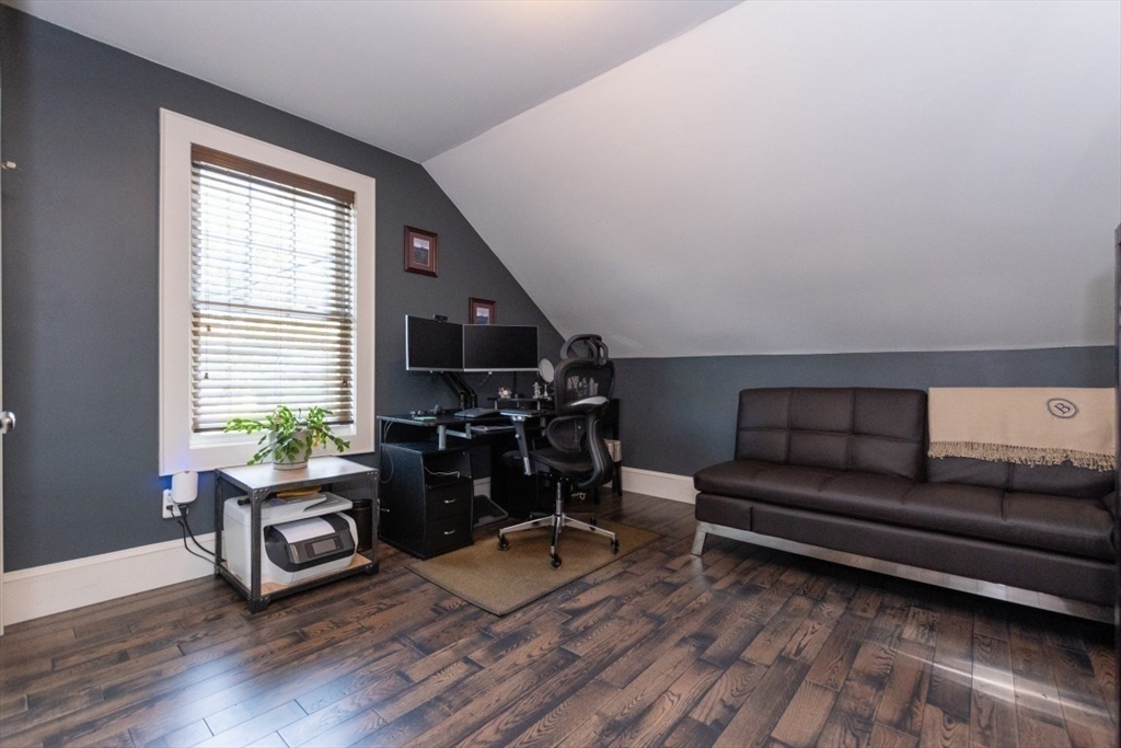 Waltham, Massachusetts 02453, United States, 3 Bedrooms Bedrooms, ,2 BathroomsBathrooms,Residential,Contingent,200045