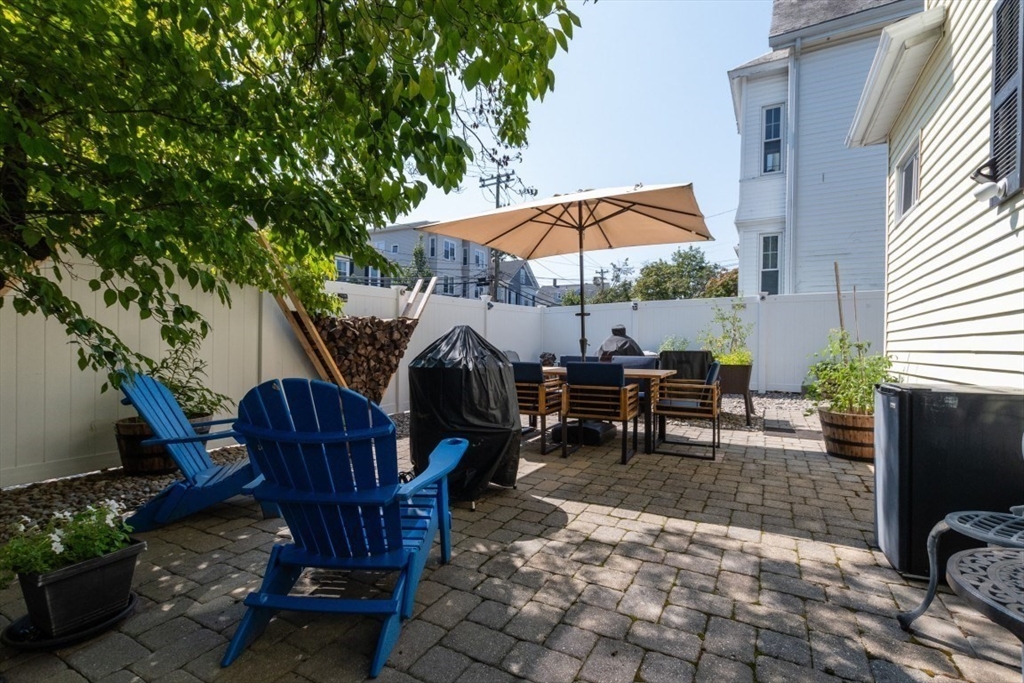 Waltham, Massachusetts 02453, United States, 3 Bedrooms Bedrooms, ,2 BathroomsBathrooms,Residential,Contingent,200045